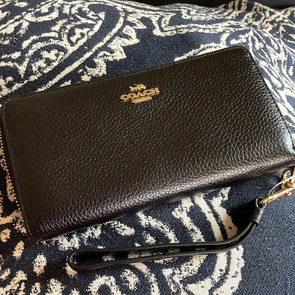 NWT COACH Long Zip Around Wallet